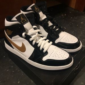 JORDAN 1 MID SE SZ 11